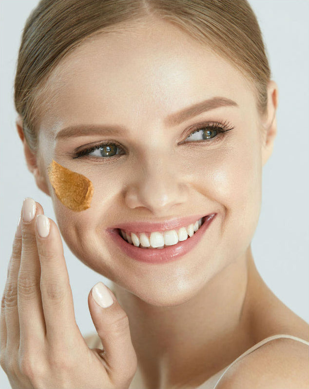 Model Off Duty Beauty Superfood Skin Glow Mask