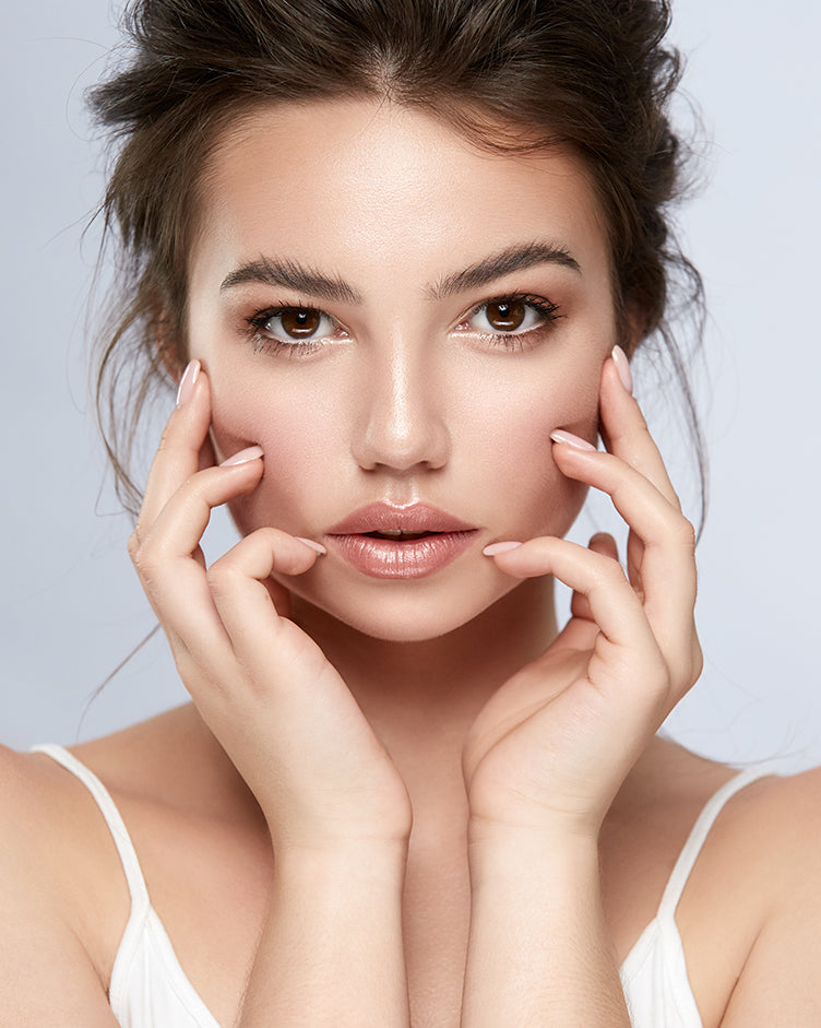 Cosmetics And Model A Basic Skincare Routine For Your Busiest Days – Model Off Duty Beauty